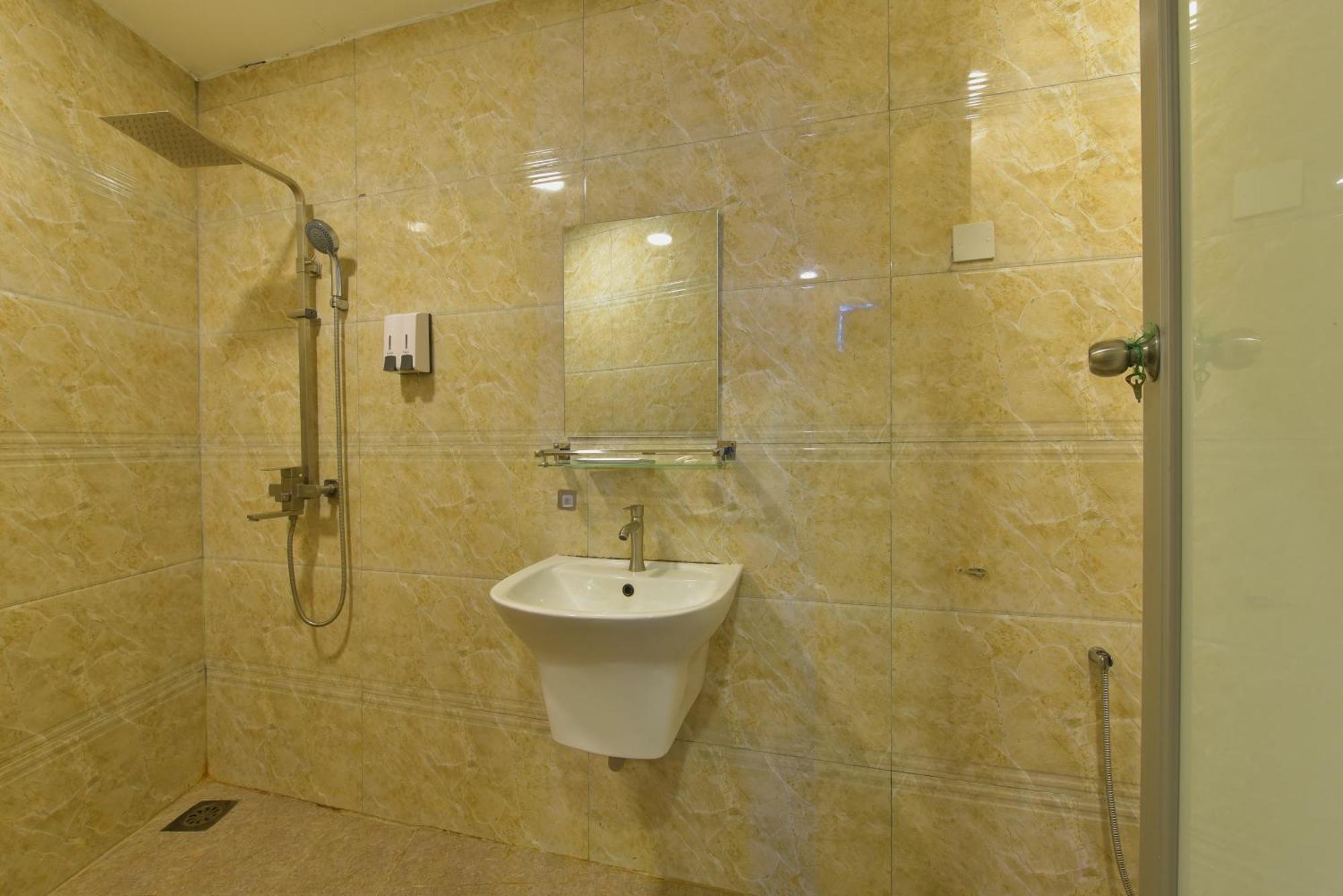 Holmes Johor Jaya Hotel 4*