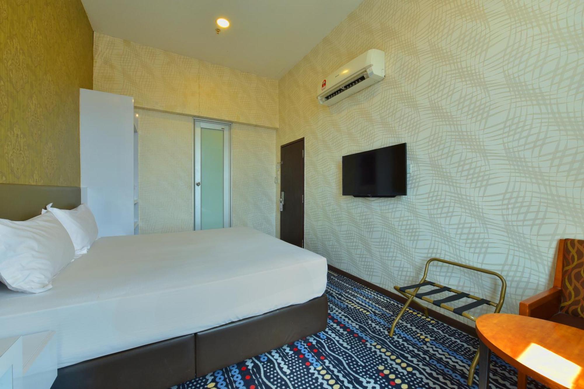 Hotel Holmes Johor Jaya 4*