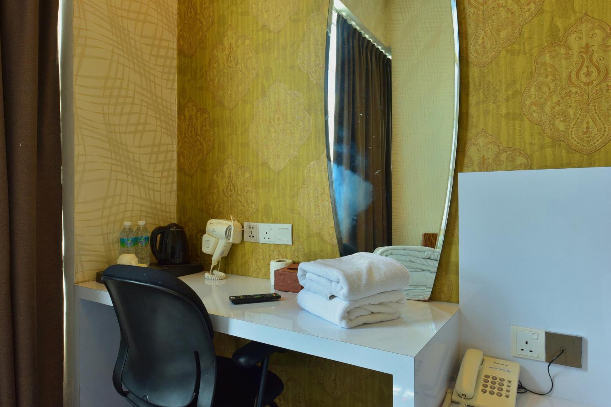 Holmes Johor Jaya 4*
