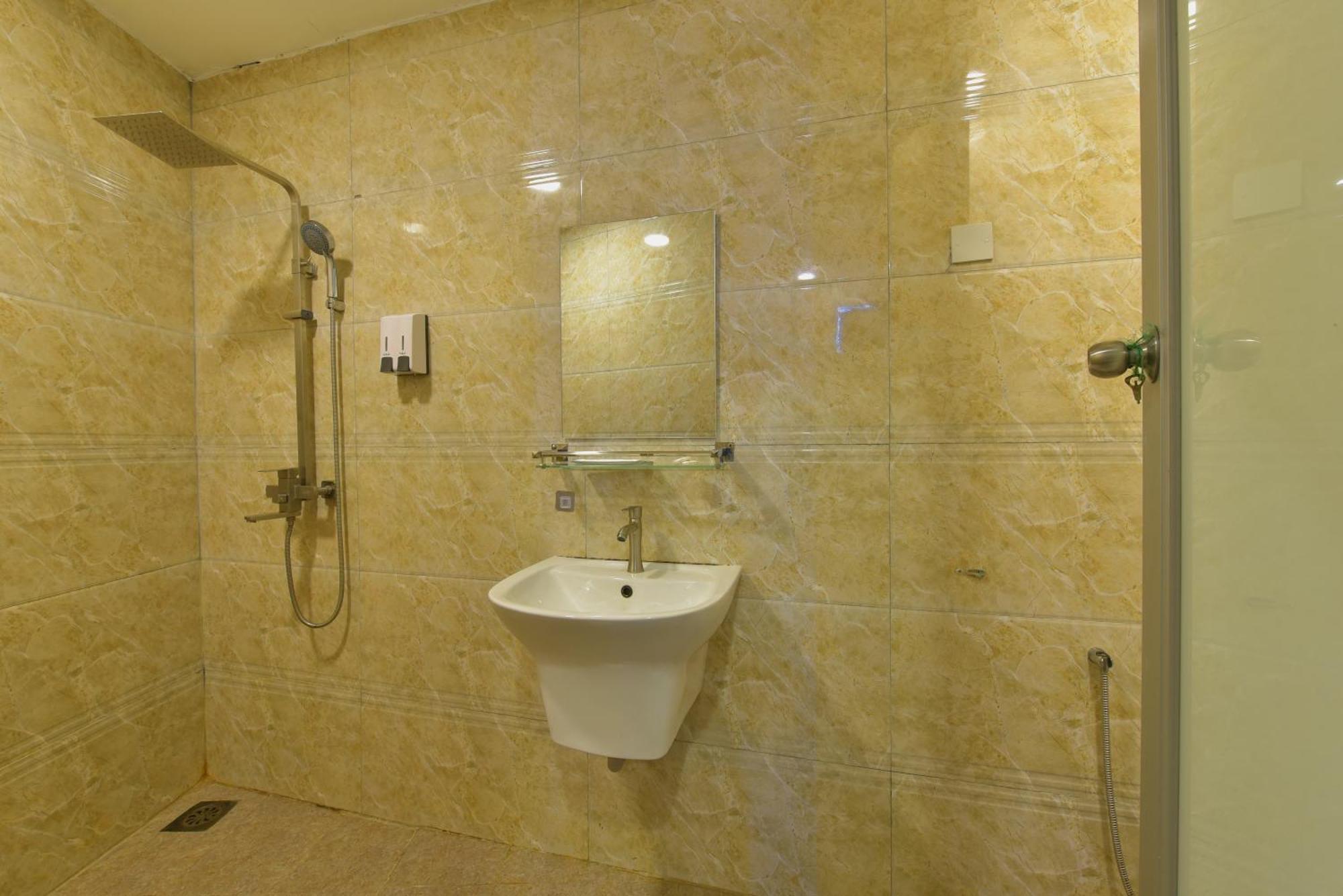 Holmes Johor Jaya Hotel 4*