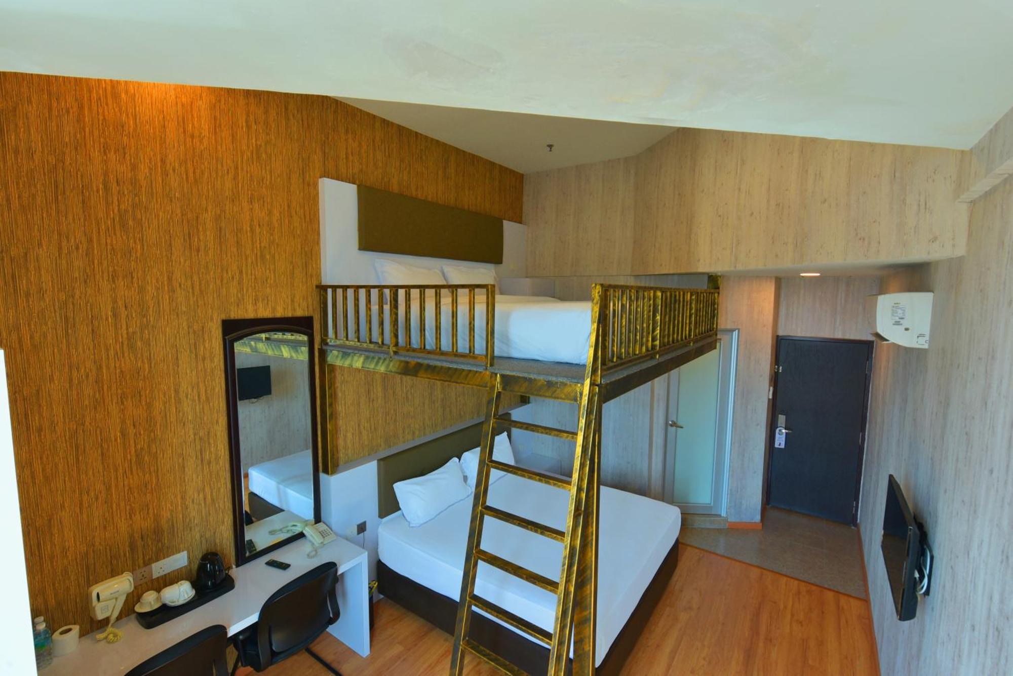 Holmes Johor Jaya 4*