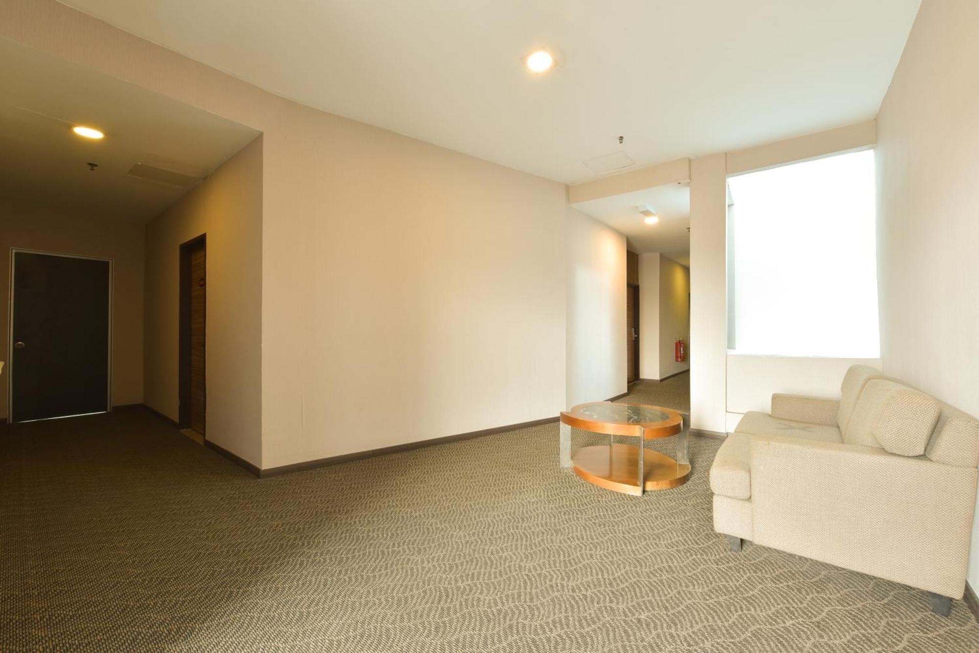 Holmes Johor Jaya Hotel 4*